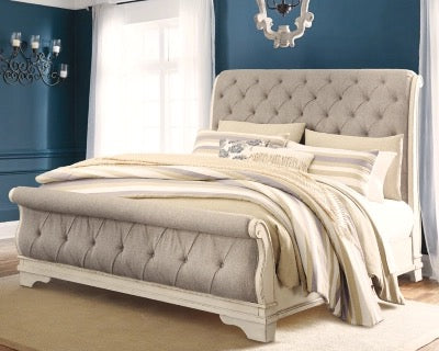 Realynn Sleigh Bed